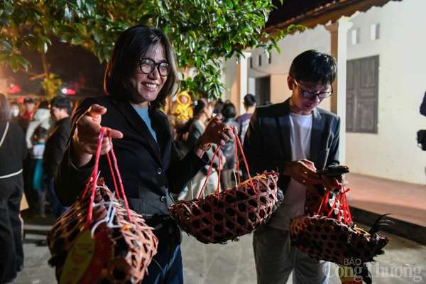 Về Bắc Ninh đi phiên chợ ma mị, mỗi năm chỉ họp một lần