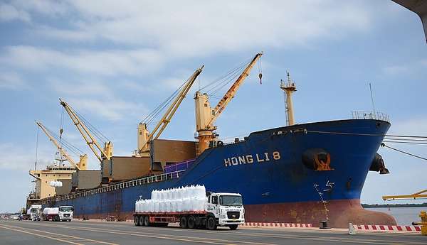 Cảng Quốc tế Long An phát lệnh làm hàng xuất khẩu 15 ngàn tấn hạt nhựa đầu xuân