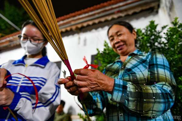 Hà Nội: Độc đáo lễ hội xin lửa lấy đỏ đầu năm mới ở làng An Định