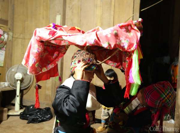 Điện Biên: Độc đáo nghi lễ cưới của người Dao đỏ Huổi Sâu