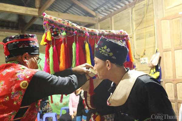 Điện Biên: Độc đáo nghi lễ cưới của người Dao đỏ Huổi Sâu