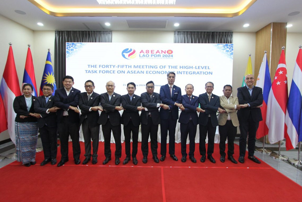 Các đại biểu tham dự Hội nghị lần thứ 45 Nhóm đặc trách cấp cao về hội nhập kinh tế ASEAN tại Vang Vieng, Lào. Nguồn: ASEAN