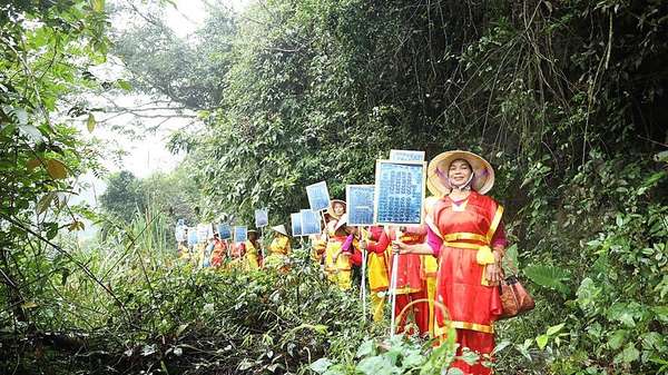 Ninh Bình: Hàng nghìn du khách về với lễ hội Đền Cát Đùn năm 2024