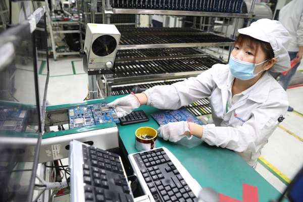 Sản xuất linh kiện điện tử tại công ty Fuhong KCN Vân Trung 1
