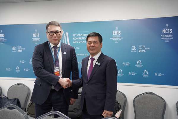 Bộ trưởng Nguyễn Hồng Diên tiếp và làm việc với Bộ trưởng Thương mại và Hội nhập Kazakhstan