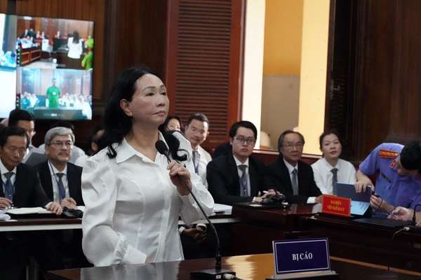 Bà Trương Mỹ Lan trong phiên đầu xét xử