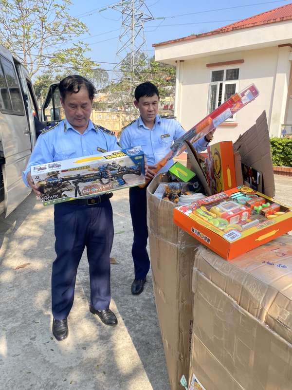 Lạng Sơn: Phát hiện, tạm giữ gần 1.400 sản phẩm nhập lậu không rõ nguồn gốc xuất xứ
