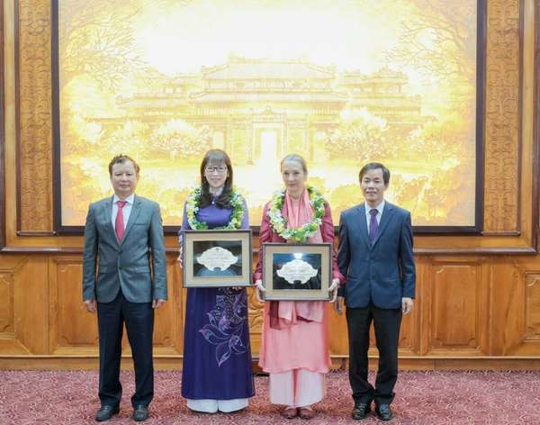 Hai phụ nữ nước ngoài được vinh danh Công dân danh dự tỉnh Thừa Thiên Huế