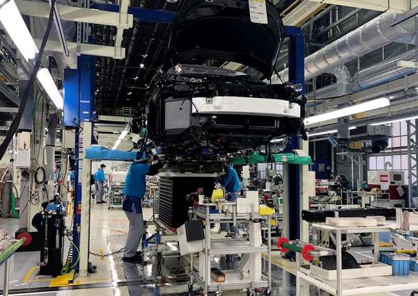 Toyota tăng lương cao nhất trong gần 3 thập kỷ; Ngân hàng Nhật Bản kỳ vọng “thoát lãi suất âm”