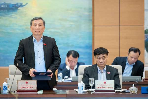 Chủ nhiệm Ủy ban Khoa học, Công nghệ và Môi trường Lê Quang Huy phát biểu