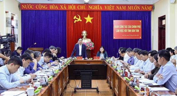 Đoàn công tác của Chính phủ làm việc với hai tỉnh Kon Tum, Gia Lai về xuất nhập khẩu