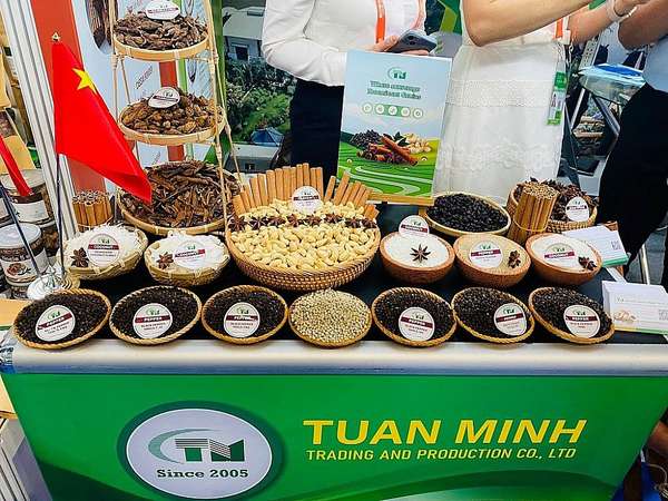 Các sản phẩm tiêu biểu của Tuấn Minh được trưng bày, tham gia nhiều hội chợ quốc tế.