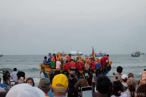 Độc đáo lễ rước Long Vị trong Lễ hội Dinh Cô ở Bà Rịa - Vũng Tàu