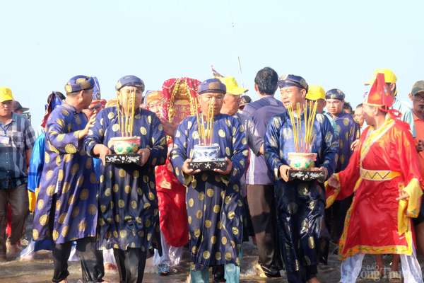 Độc đáo lễ rước Long Vị trong Lễ hội Dinh Cô ở Bà Rịa - Vũng Tàu