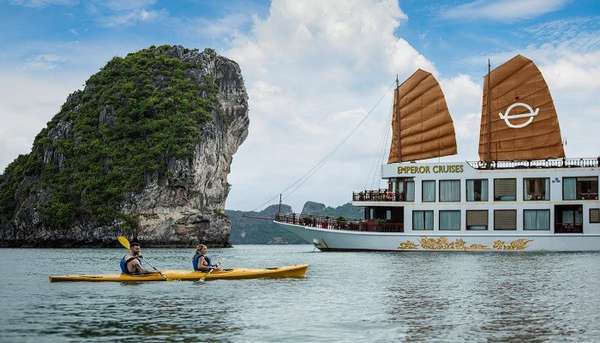 Quảng Ninh đẩy mạnh thu hút khách du lịch tàu biển