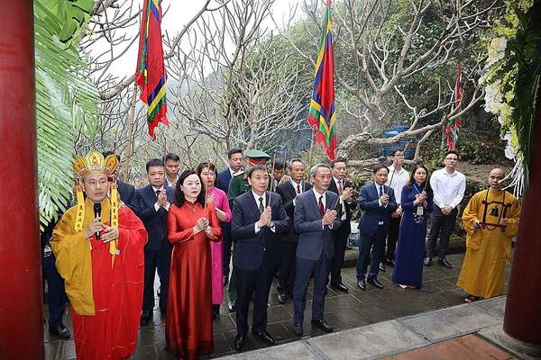 Ninh Bình: Tổ chức Lễ rước kiệu, dâng hương kỷ niệm 1100 năm ngày sinh Đinh Tiên Hoàng Đế