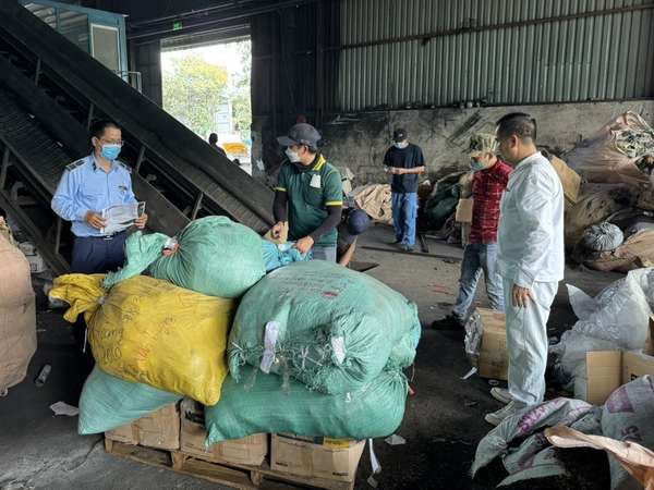 TP. Hồ Chí Minh: Giám sát tiêu hủy gần 42.000 sản phẩm vi phạm