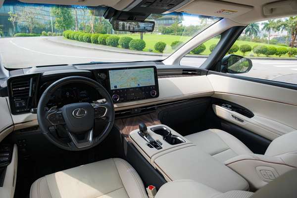 Lexus LM 500h hoàn toàn mới giá hơn 7 tỷ có gì nổi bật?
