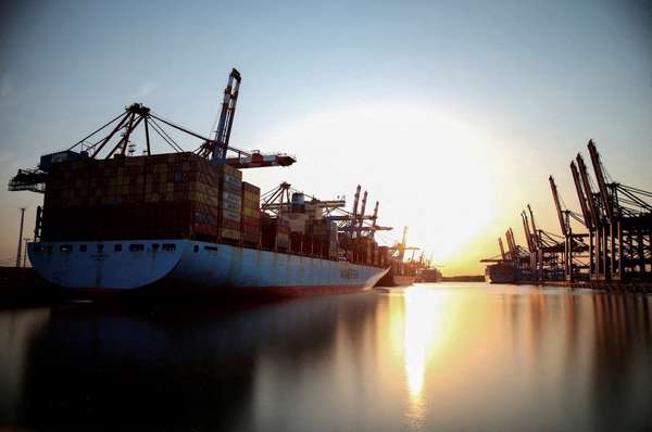 Ngành vận tải biển toàn cầu đối mặt với vấn đề nan giải về nhiên liệu