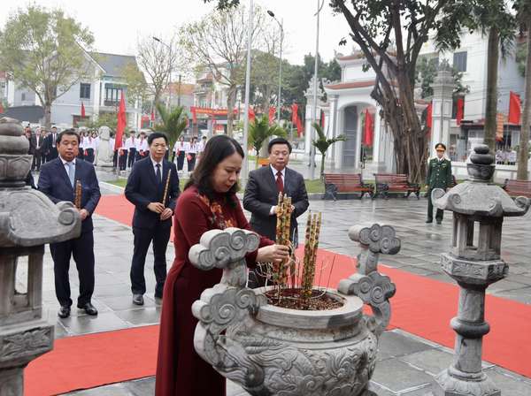 Quyền Chủ tịch nước Võ Thị Ánh Xuân dâng hương kỷ niệm 120 năm ngày sinh đồng chí Nguyễn Lương Bằng