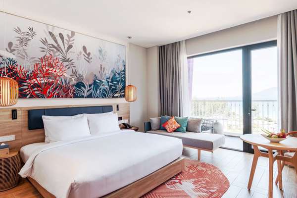 Tại TTC Van Phong Bay Resort, du khách sẽ được tận hưởng không gian nghỉ dưỡng thư thái.