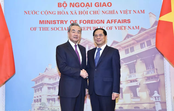 Tiếp tục duy trì đà phát triển tích cực quan hệ Việt Nam - Trung Quốc