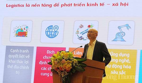 Ông Trần Thanh Hải - Phó Cục trưởng Cục Xuất nhập khẩu (Bộ Công Thương) gợi ý một số giải pháp để phát triển dịch vụ logistics trên địa bàn tỉnh Phú Thọ.