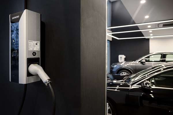 Audi mở đại lý mới theo mô hình City Showroom: Vừa bán xe, vừa cung cấp trạm sạc