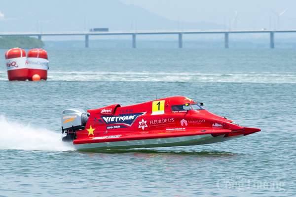 Thuyền máy Bình Định - Việt Nam khẳng định đẳng cấp tại Giải UIM F1H2O World Championship