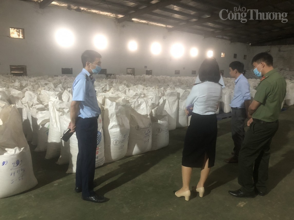 Cục Quản lý thị trường tỉnh Thanh Hóa tăng cường giám sát các cơ sở sản xuất thức ăn chăn nuôi