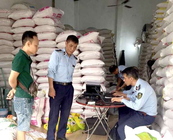 Hà Nội: Đồng loạt kiểm tra 6 Cơ sở kinh doanh gạo có dấu hiệu giả mạo thương hiệu Gạo Ông Cua