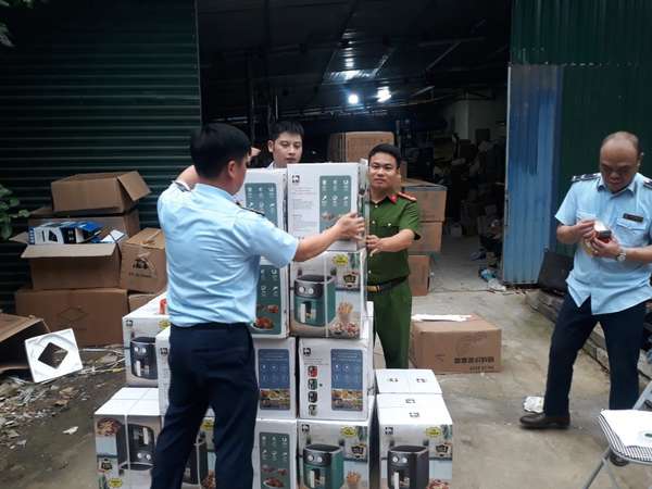 Hà Giang: Tạm giữ 2.000 sản phẩm mỹ phẩm không nguồn gốc xuất xứ tại Bưu cục Viettel Post huyện Đồng Văn