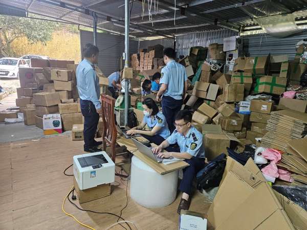 Hà Giang: Tạm giữ 2.000 sản phẩm mỹ phẩm không nguồn gốc xuất xứ tại Bưu cục Viettel Post huyện Đồng Văn