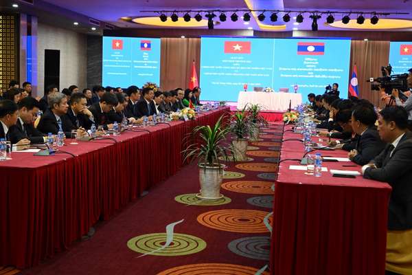 Chính thức ký kết mới Hiệp định Thương mại Việt Nam - Lào