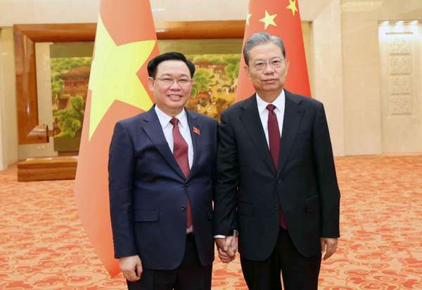Chủ tịch Quốc hội Vương Đình Huệ và Ủy viên trưởng Ủy ban Thường vụ Đại hội đại biểu Nhân dân toàn quốc nước Cộng hòa Nhân dân Trung Hoa Triệu Lạc Tế