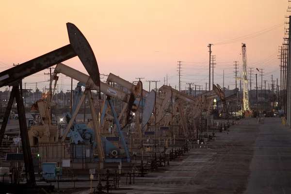Vì sao chuyên gia dự báo giá dầu thế giới tăng mạnh trong hè năm nay?