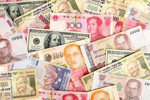 Đồng đô la Mỹ mạnh hơn gây áp lực cho các đồng tiền châu Á