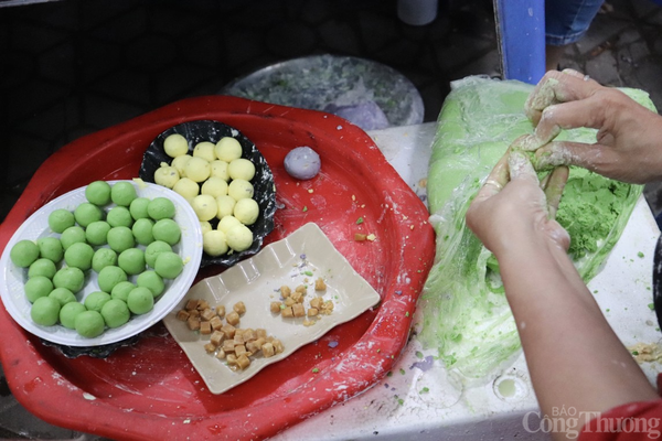 Hà Nội: Bánh trôi bánh chay đắt khách, người bán thu bạc triệu ngày Tết Hàn thực