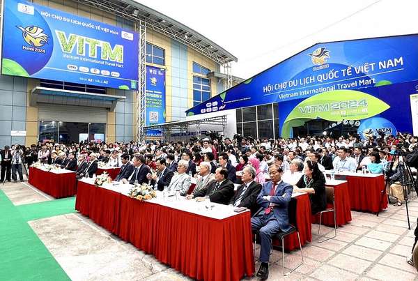 Các đại biểu tham gia buổi lễ khai mạc VITM Hà Nội 2024