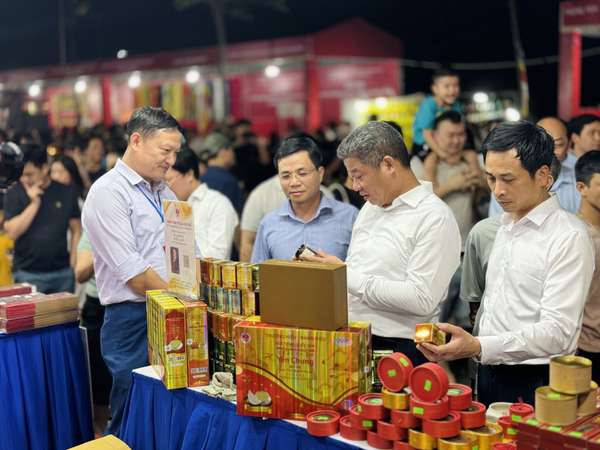 Hội chợ xúc tiến thương mại gắn kết du lịch, quảng bá văn hoá địa phương tại huyện Thạch Thất