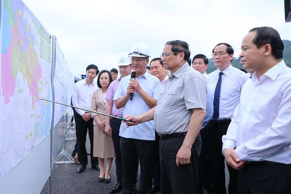 Thủ tướng thăm cửa khẩu Hữu Nghị và khảo sát một số dự án tại Lạng Sơn- Ảnh 5.