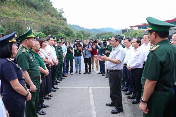 Thủ tướng thăm cửa khẩu Hữu Nghị và khảo sát một số dự án tại Lạng Sơn- Ảnh 2.
