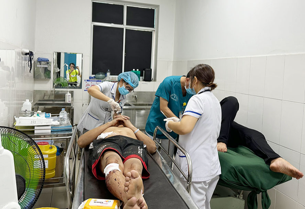 Lực lượng y tế Đồng Nai tập trung cứu chữa người bị thương - Ảnh: Chinhphu.vn