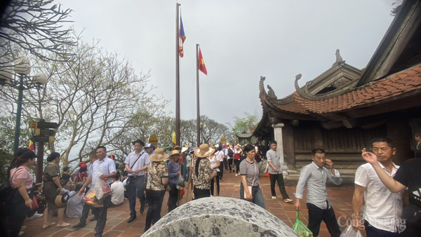 Quảng Ninh: Du khách đến Yên Tử dịp lễ chưa tới 10.000 người