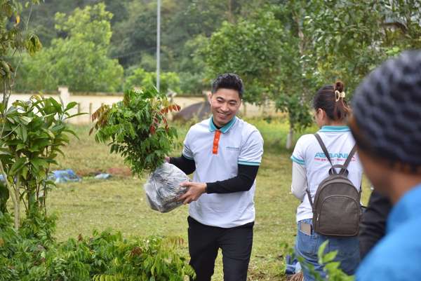 ABBANK thành công gây quỹ 50.000 cây gỗ lớn cho các gia đình khó khăn tại Quảng Bình