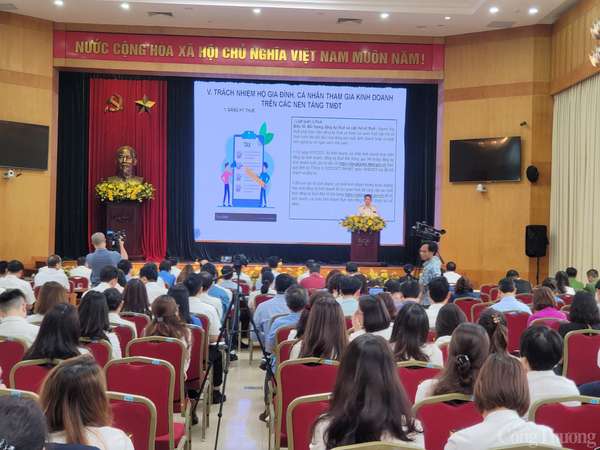 Hội nghị triển công tác quản lý thuế đối với hoạt động kinh doanh thương mại điện tử thí điểm trên địa bàn quận Hoàn Kiếm.