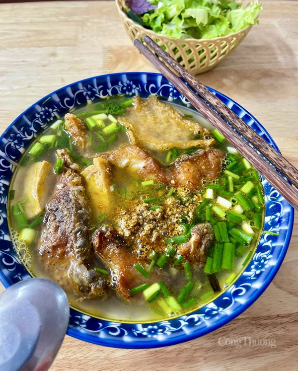 Độc đáo ẩm thực Hà Nội ở ngõ chợ Đồng Xuân