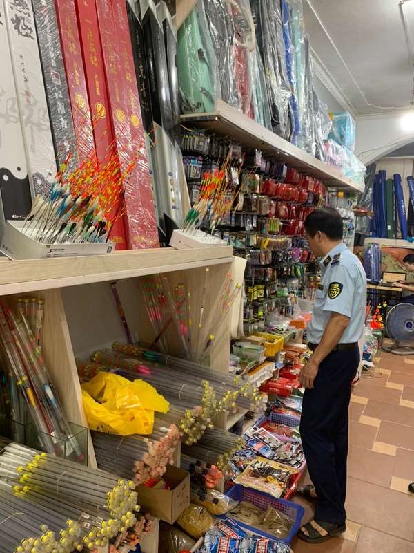 Bắc Giang: Xử phạt hộ kinh doanh 15 triệu đồng, tịch thu hơn 1.000 sản phẩm đồ câu cá nhập lậu