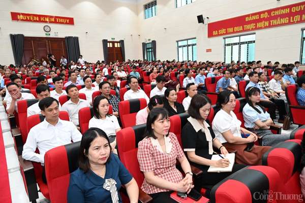 Bộ trưởng Nguyễn Hồng Diên và Đoàn đại biểu Quốc hội thành phố Hải Phòng tiếp xúc cử tri