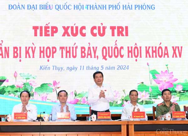 Bộ trưởng Nguyễn Hồng Diên và Đoàn đại biểu Quốc hội thành phố Hải Phòng tiếp xúc cử tri